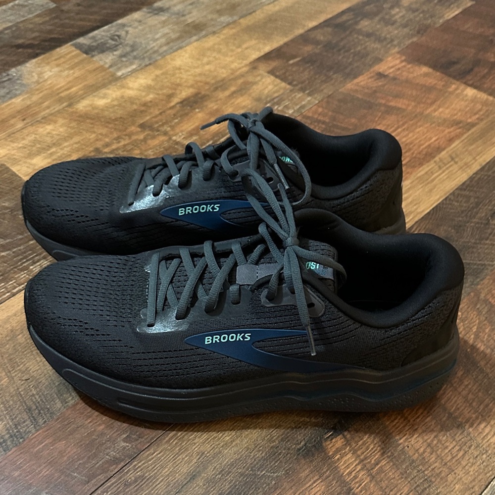 Brooks Men's Ghost 2 MAX Black and Navy Athletic Shoes